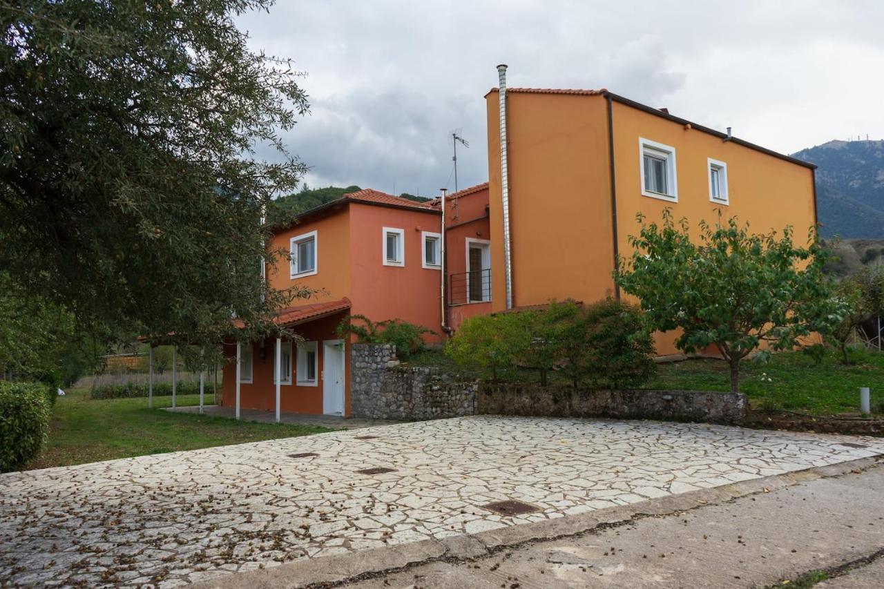 Ξενωνας Ι Σε Αγροικία Καλάβρυτα Leilighet Eksteriør bilde